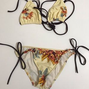 3/ $25 L Space 2 Piece Floral Bikini Size Medium